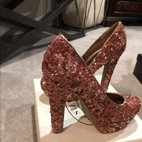 Shoes - Picture 2 of 7